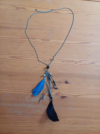 Collier plumes