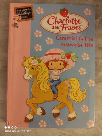 Charlotte aux fraises caramiel fait sa mauvaise tête