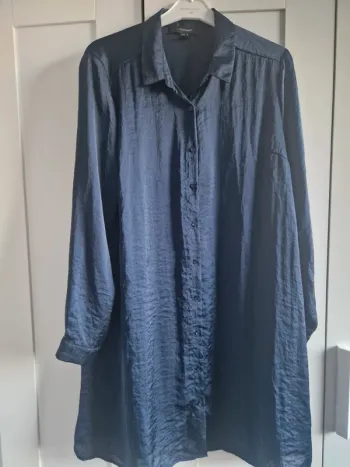Chemise longue/robe satinée, 42