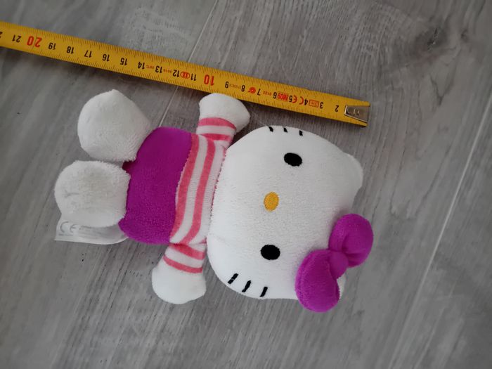 Petite peluche Hello Kitty - photo numéro 4