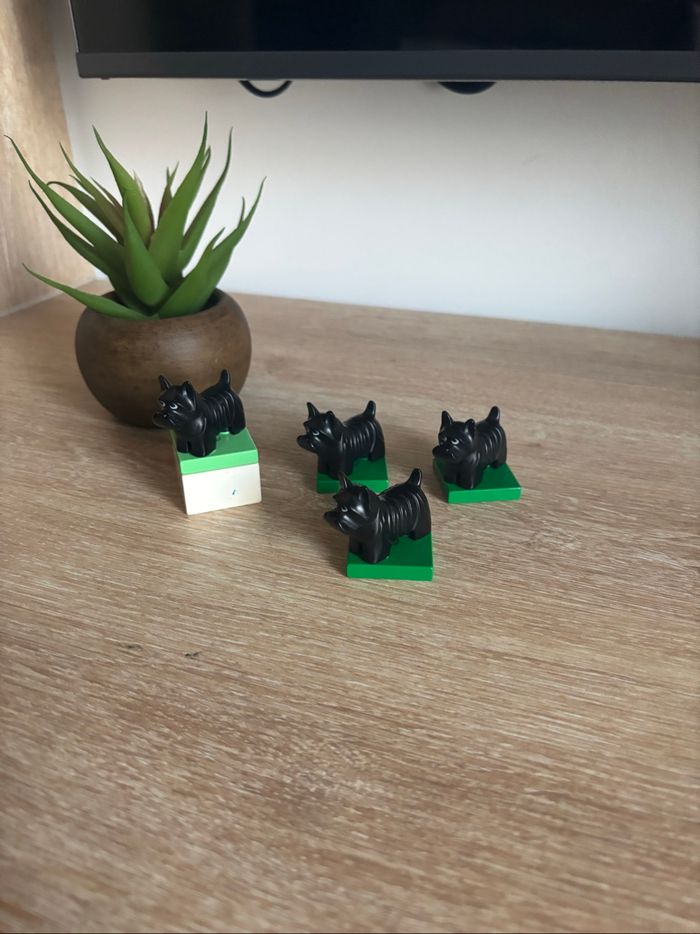 Lot de 4 figurines chien lego duplo