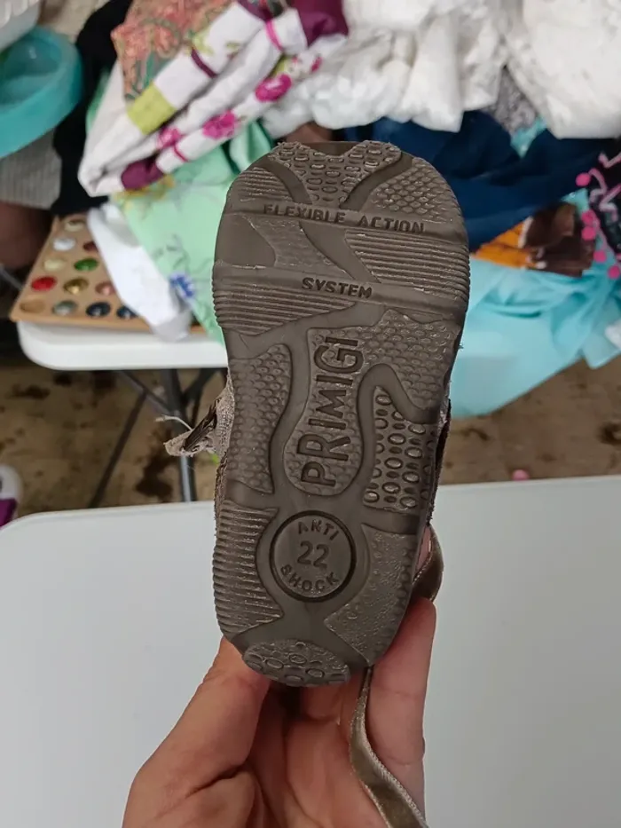Chaussures fille taille 22 - photo numéro 6