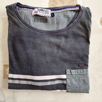 T Shirt vert avec rayures blanches
