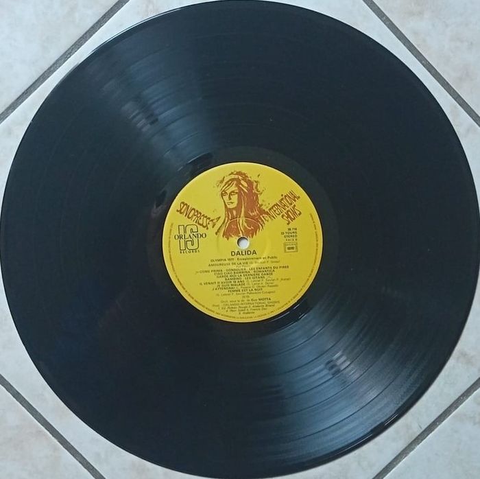 Vends Vinyle Dalida Olympia 77 enregistré en public année 1977 - photo numéro 4