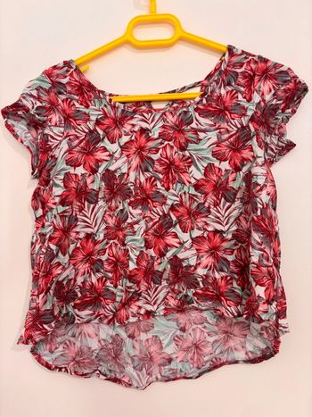 Top fleuri rouge et vert