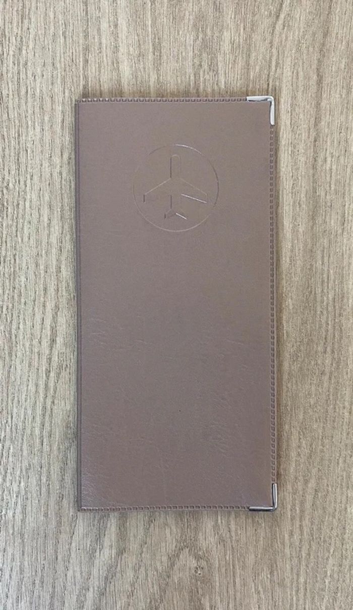 Étui de voyage doré