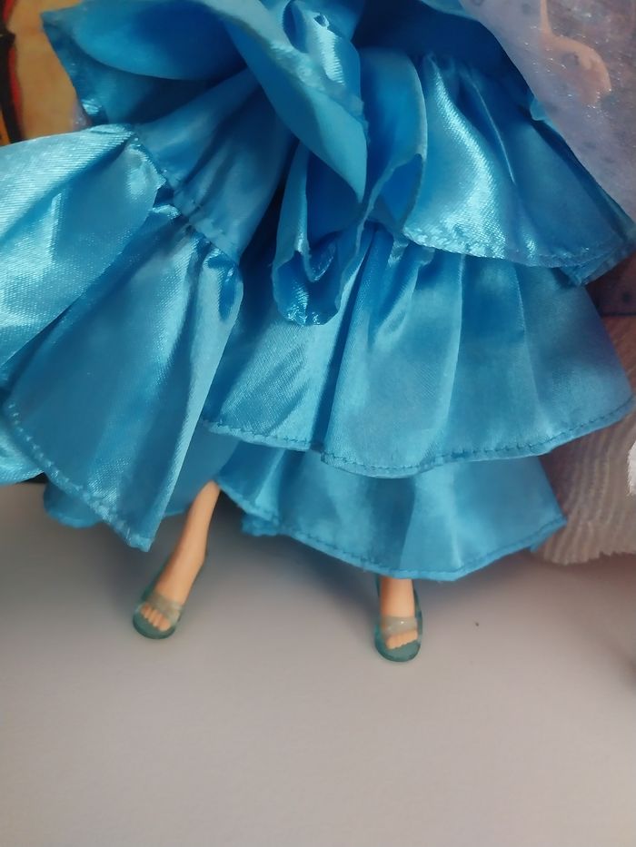 3 poupées Winx Bloom et Flora Bal des Princesses Princesse Glamour L'Aventure Magique Smoby - photo numéro 5