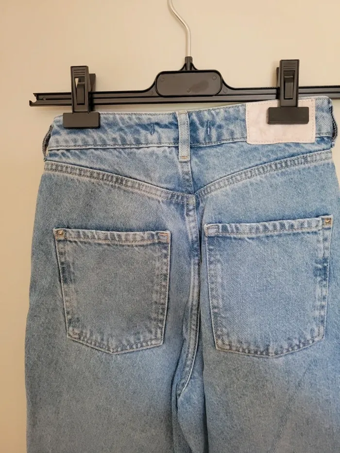 Jean bleu Mom Fit Zara - photo numéro 4