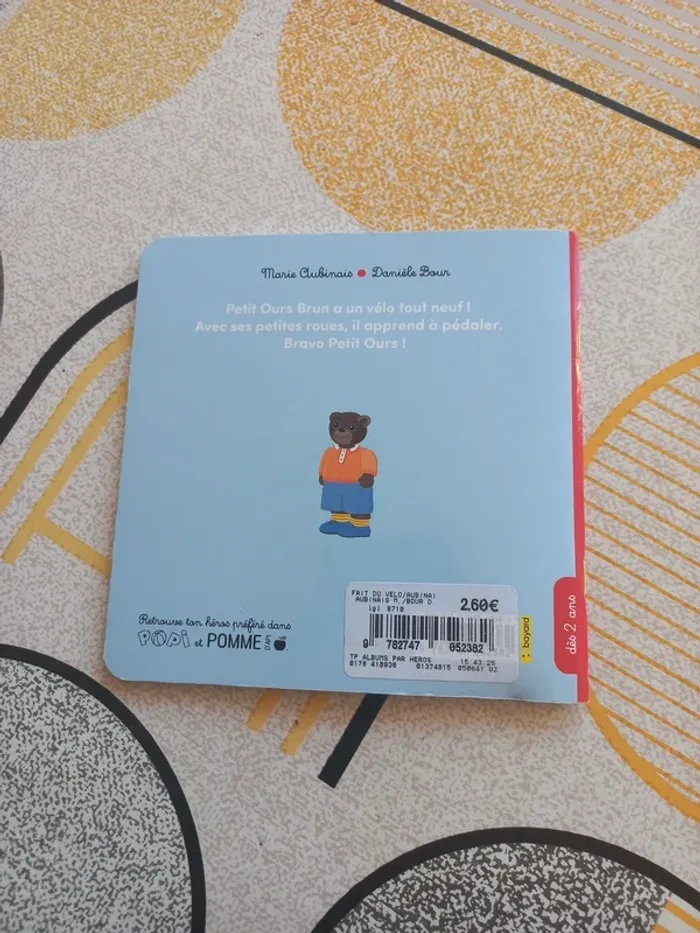 Livre Petit ours brun fait du vélo - photo numéro 2