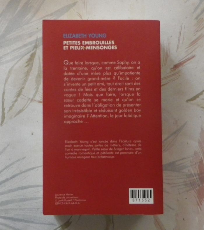 Petites embrouilles et pieux mensonges de Elizabeth Young Ed. Piment - photo numéro 2