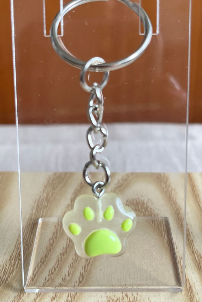 Porte clé patte vert