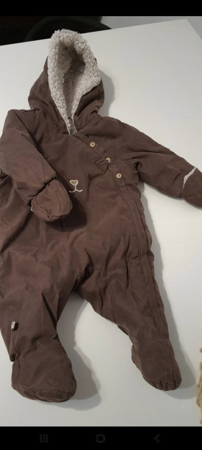 Combinaison bébé de 3 à 6 mois, en très bon état