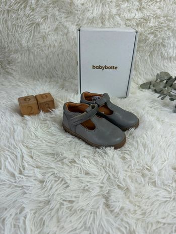 Paire de chaussures Babybotte taille 23