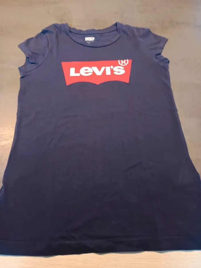 Vends tee-shirt Levi's taille 12 ans . - photo numéro 2