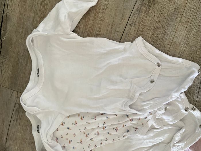 Lot de bodies manches longues filles très bon état - photo numéro 3