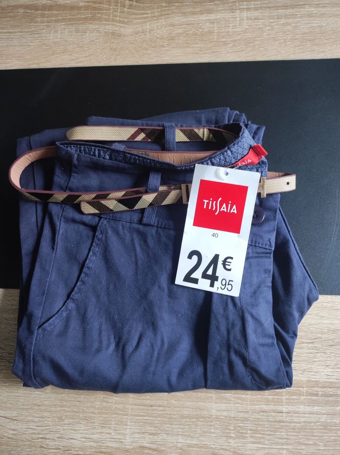 Pantalon bleu marine avec ceinture