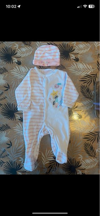 Pyjama d’hiver à pressions avant blanc à rayures roses + bonnet bb 0/6 mois