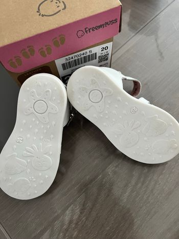 Chaussure fille taille 20