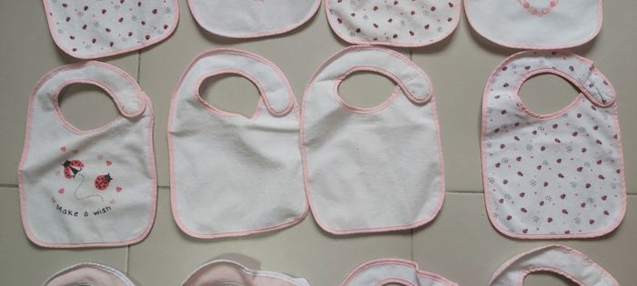 Lot bavoirs plastifiés à scratch - photo numéro 3