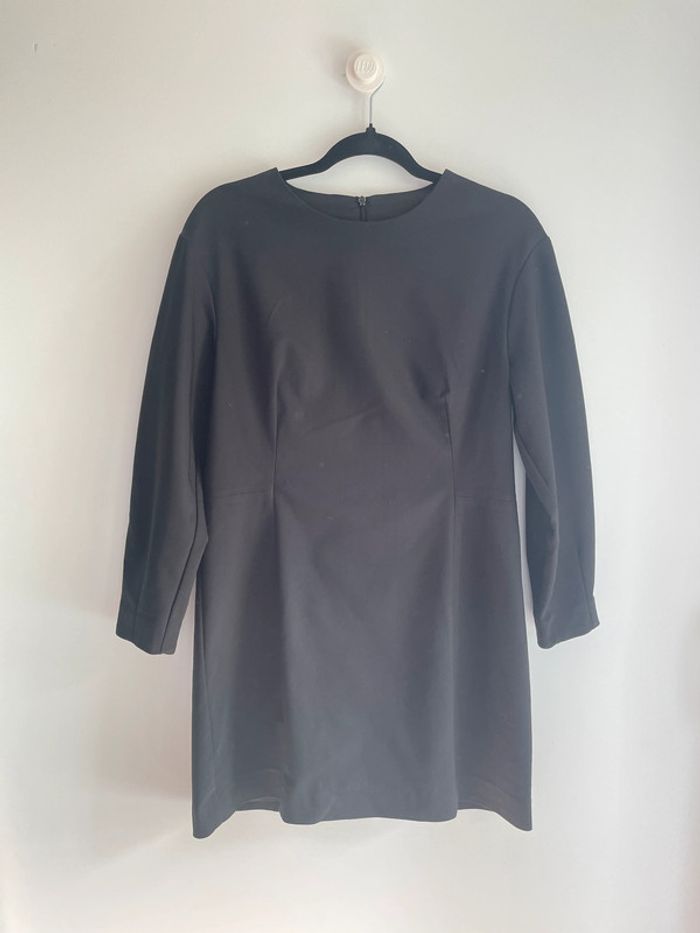Robe noire chic Mango