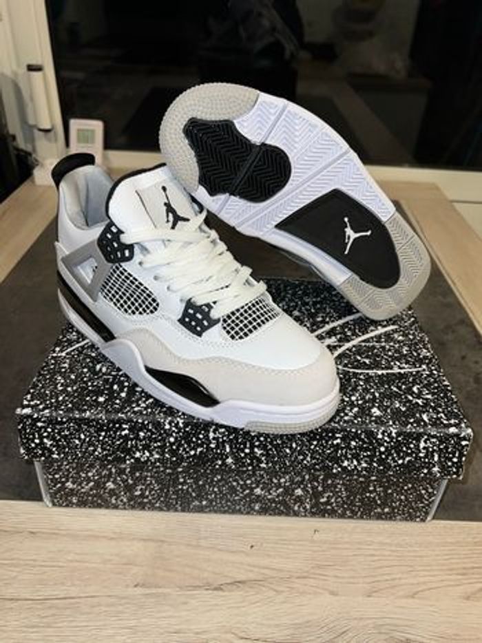 Air Jordan 4 - Military Black ⚪️⚫️ - photo numéro 3