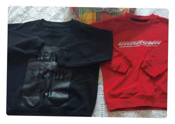 Lot de 2 sweats noir et rouge,  Primark,  en très bon état, taille 5/6 ans