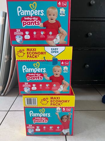2 carton pampers pant 4 et 1 pampers pant 5