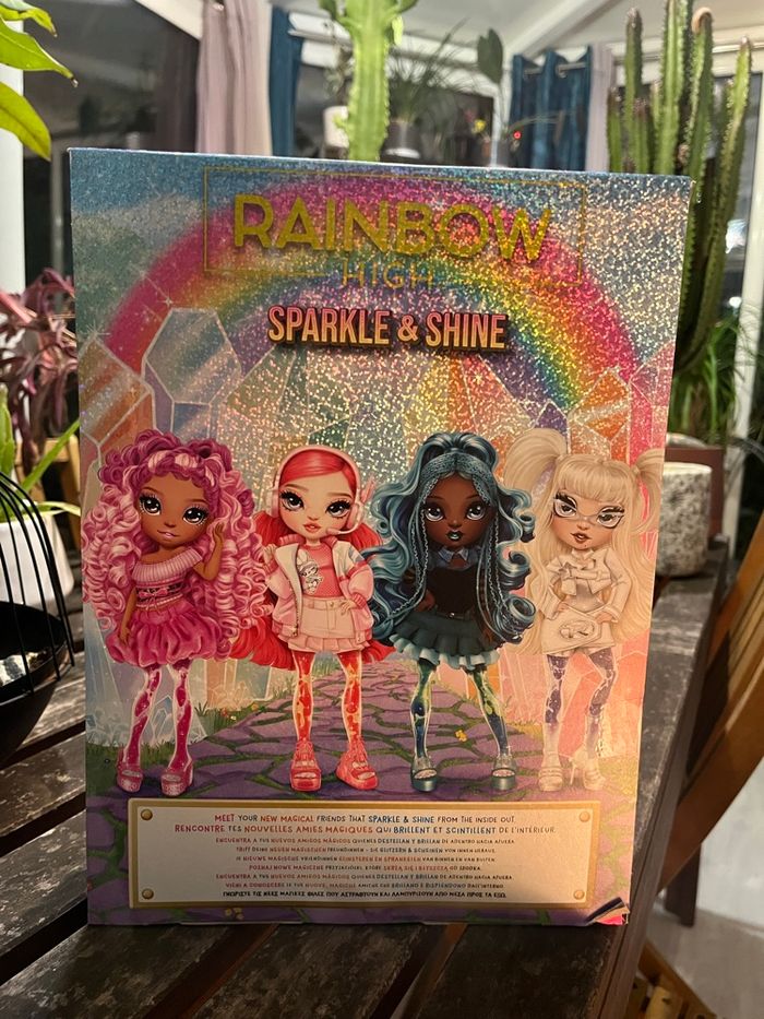 Rainbow high sparkle shine rose neuf scellé - photo numéro 3