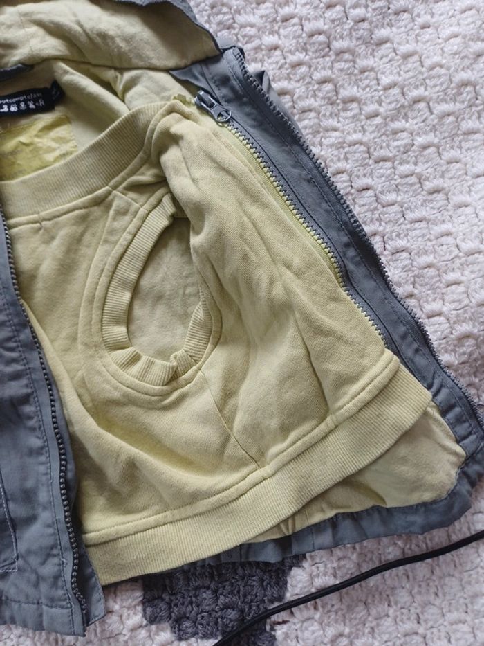 Veste / coupe vent grise et vert pomme 6 mois - photo numéro 2