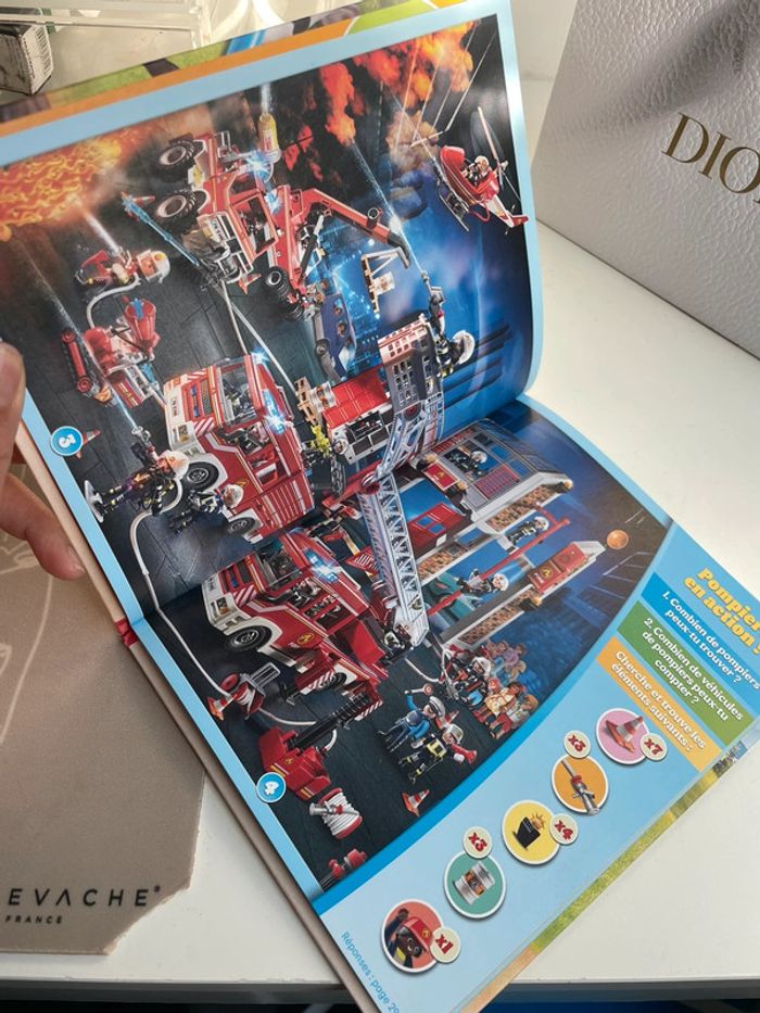 Livre cherche & trouve Playmobil neuf - photo numéro 3