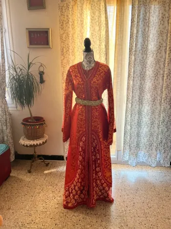 Caftan avec pantalon rouge et or neuf