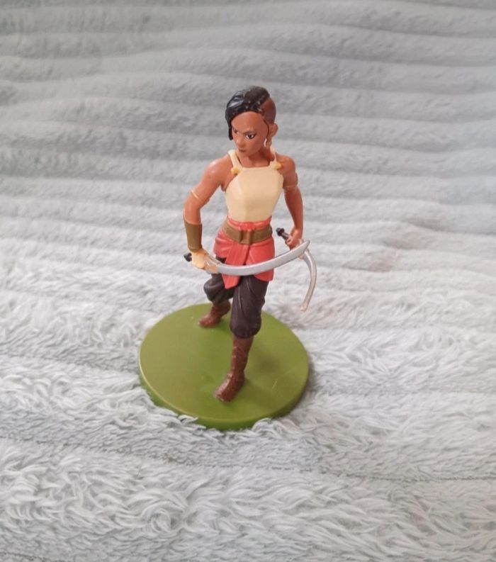 Figurine namaari eurodisney de raya et le dernier dragon