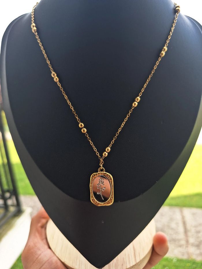 Collier Dorée en acier inoxydable pendentif Dorée et argenté avec fleur Gravé minimaliste - photo numéro 5