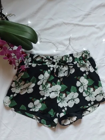 Short en tissu fleuri