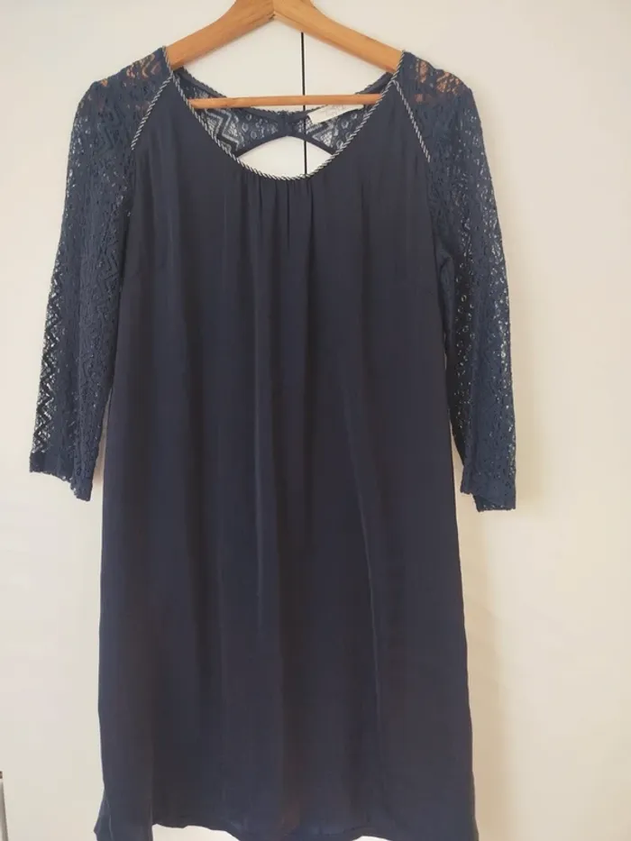 Robe légère bleue marine taille 36 neuve