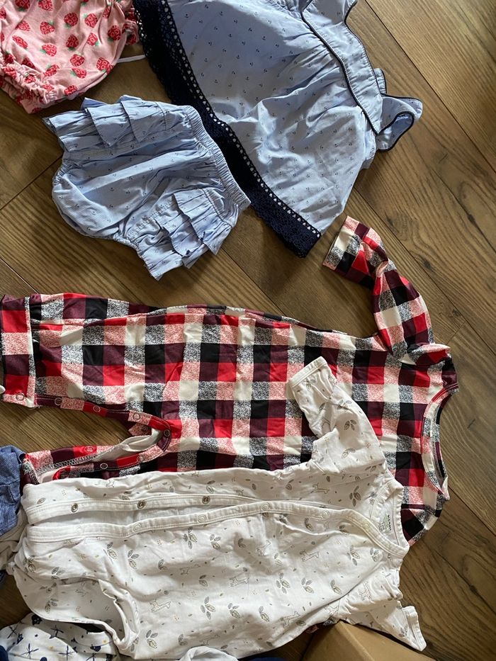 Lot 35 vêtements fille T12 mois - photo numéro 8