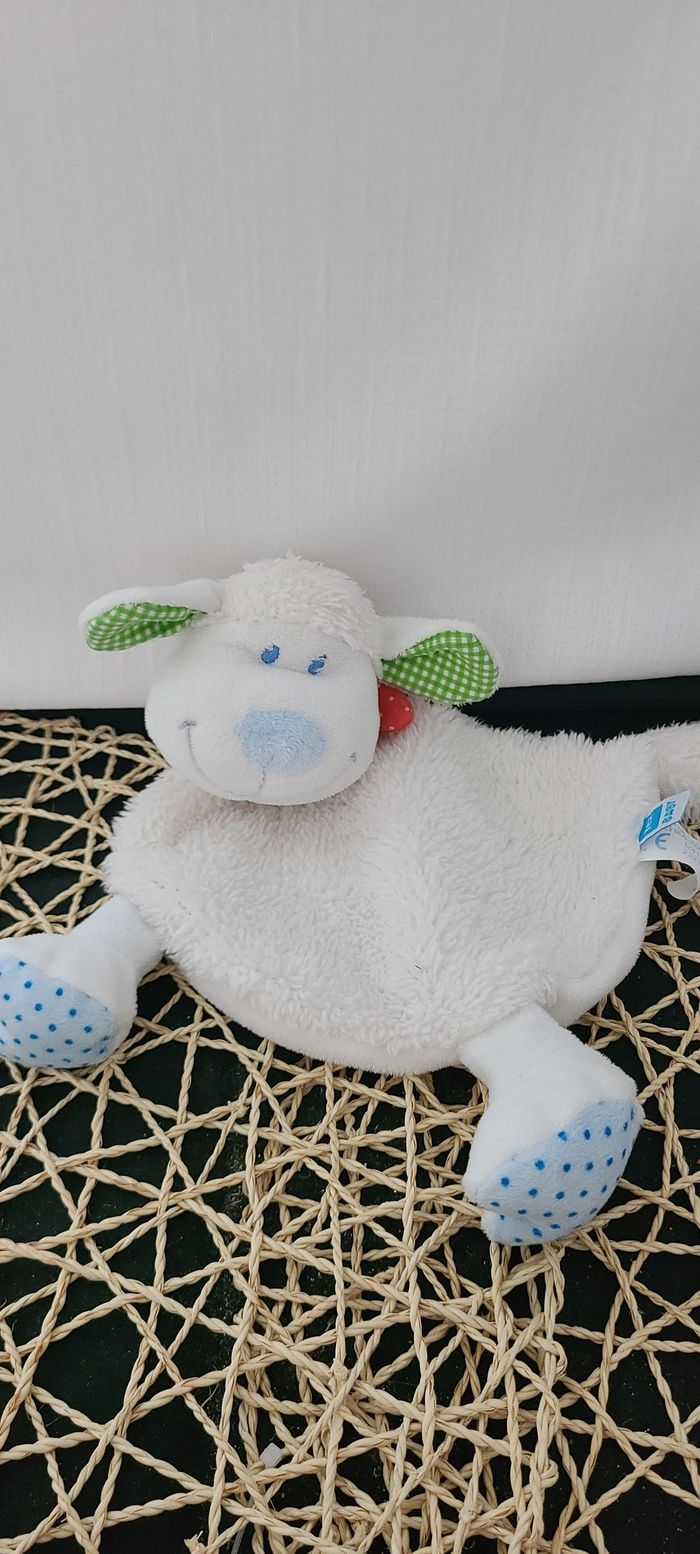 Doudou plat mouton TEX BABY blanc bleu bandana rouge - photo numéro 3