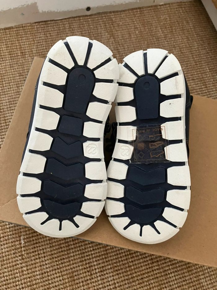 Chaussures enfant neuve Taille 22 - photo numéro 3