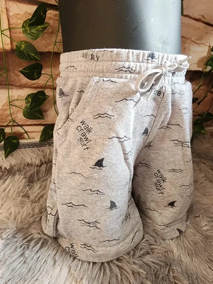 👦Short Gris Kiabi Taille 4ans 👦 - photo numéro 2