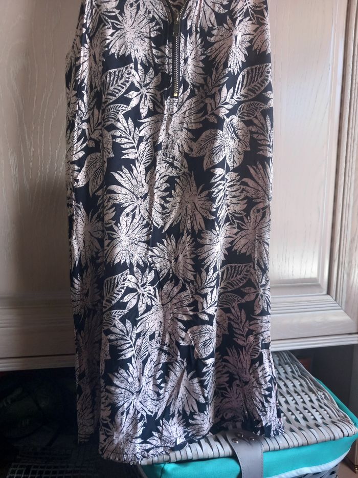 Robe courte avec motifs feuilles - photo numéro 2