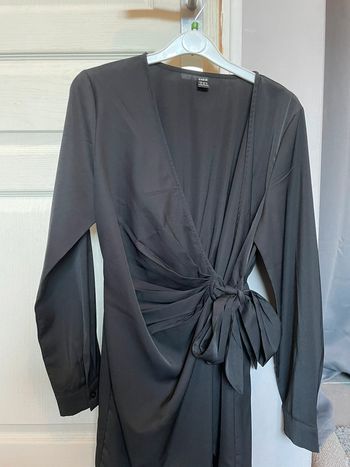 Robe noir imitation satin