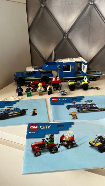 Lego City 60315 le camion de commandement mobile de la police