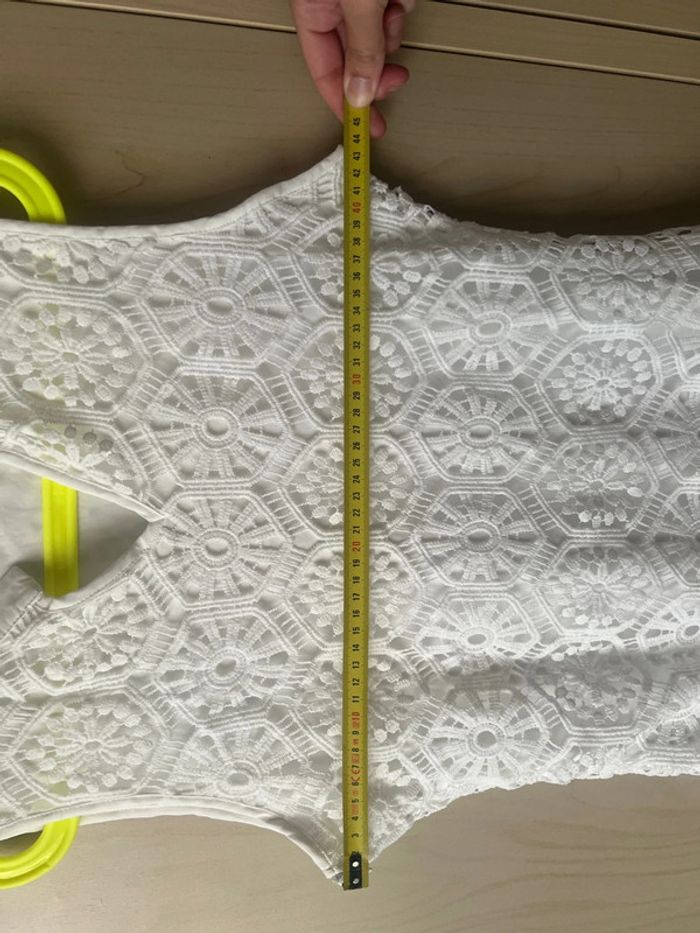 Très jolie robe blanche en dentelle / macramé - photo numéro 8