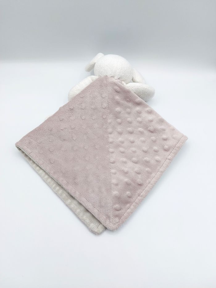 Doudou plat chien blanc beige taupe KING BEAR étiquette bleue attache tétine - photo numéro 2