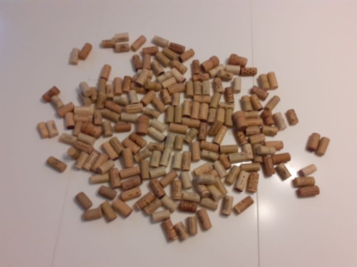 Lot de 200 bouchons de liège usés