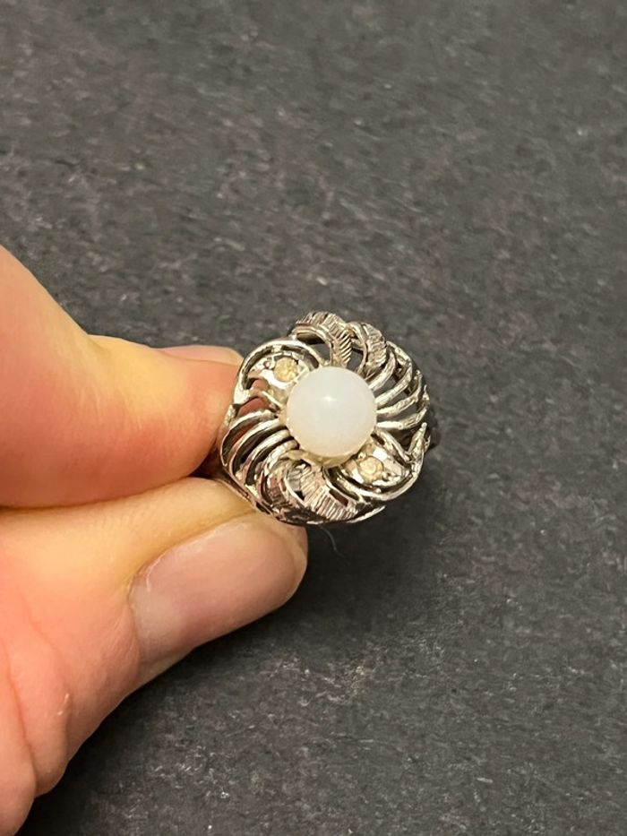 Jolie bague en argent massif ciselé avec pierre blanche T. 54 femme TBE - photo numéro 5