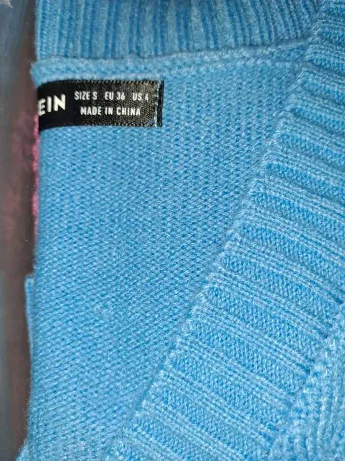 Pull court femme bleu SHein S tbe un mini accroc à l'intérieur ne se voit pas du tout en extérieur - photo numéro 4