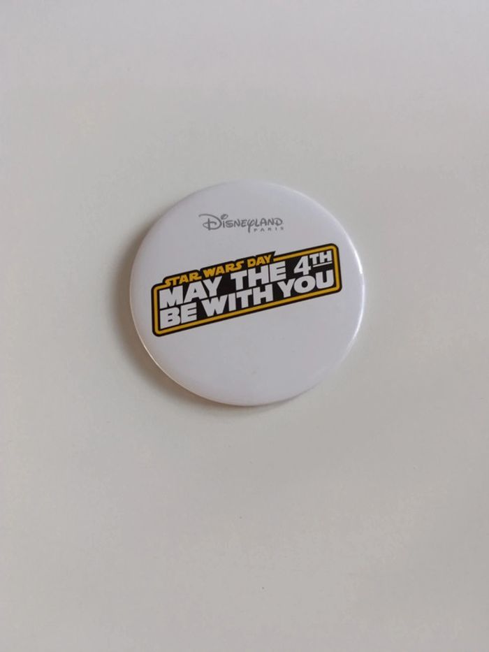 Magnifique badge star wars day Disneyland Paris