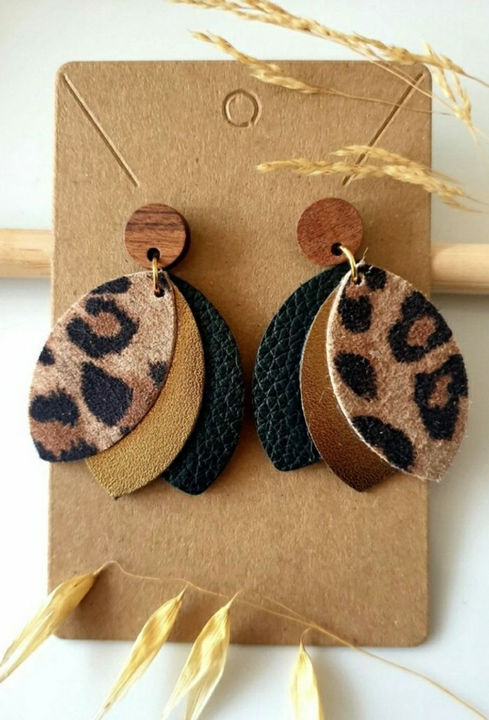 Boucles d'oreilles cuir et bois - photo numéro 2