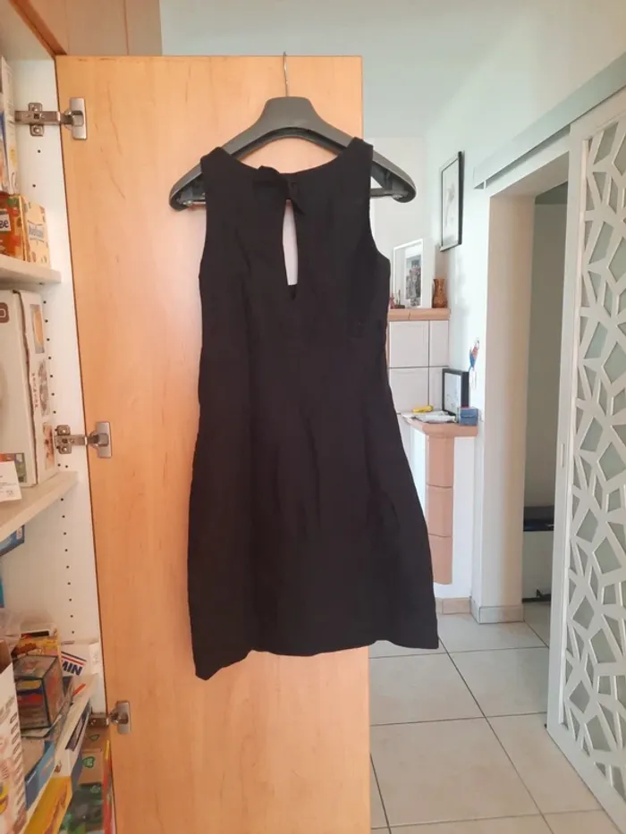 Robe noir en lin - photo numéro 5